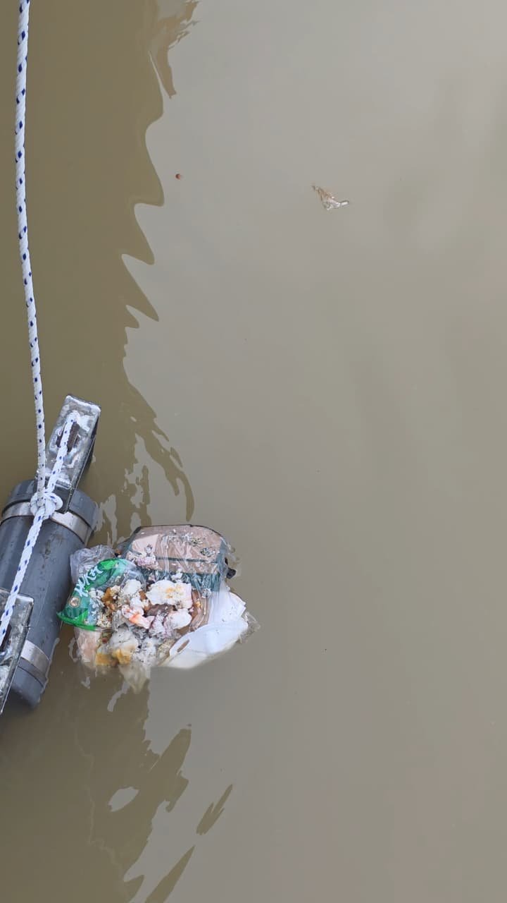 Waste Trap penghalau sampah bukti keberlanjutan lingkungan di ekowisata mangrove patikang